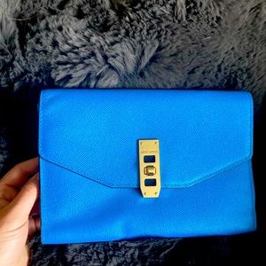 HENRI BENDEL NEVER USED NWOT pebbled leather Crossbody with gold chain